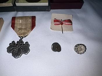 Amazon.co.jp: 勲章 旧日本軍 記章 勲八等白色桐葉章 徽章 支那事変